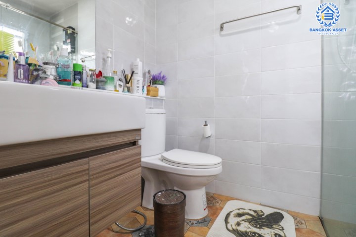 *****บ้านแฝดมือสอง ม.เพอร์เฟคพาร์ค แจ้งวัฒนะ-ปากเกร็ด เนื้อที่ 39 ตร.ว. ฟังก์ชัน 3 ห้องนอน 3 ห้องน้ำ จอดรถได้ 2 คัน รองรับทุกการอยู่อาศัย แถมฟรีทันที แอร์ 5 เครื่อง เครื่องทำน้ำอุ่น 1 เครื่อง และเครื่องดูดควัน 1 เครื่อง บนทำเลศักยภาพ ใกล้เซ็นทรัลแจ้งวัฒนะ รถไฟฟ้าสายสีชมพู "สถานีปากเกร็ด" และเชื่อมสู่แจ้งวัฒนะและทางด่วน เพียง 5 นาที